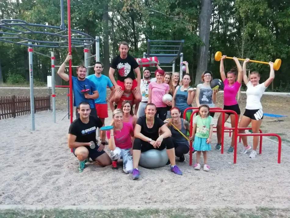 začátky kruháče na workoutovém hřišti