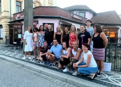 společné posezení - restaurace Na Mostě